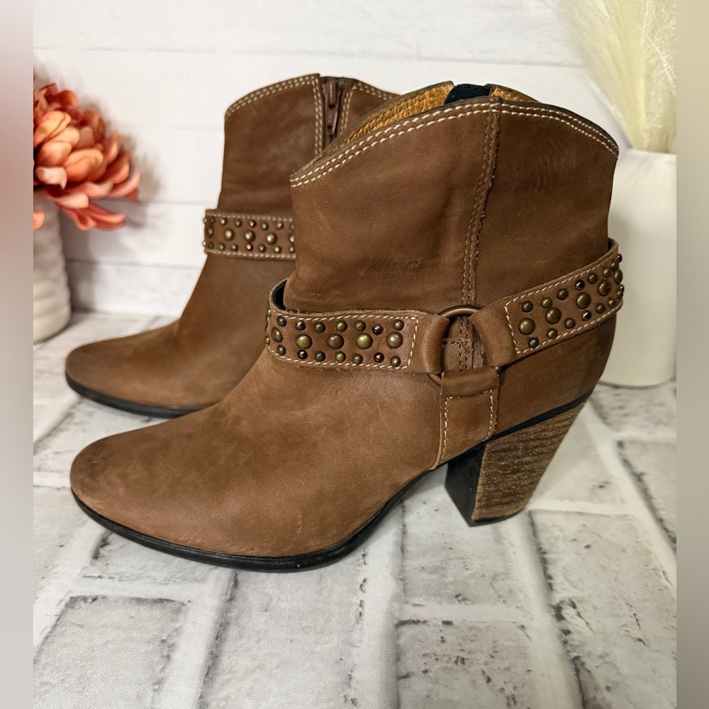 Sofft Brown Leather Studded Ankle Boots Block Heel‎ Western Style Women's Size 6 - Picture 4 of 6